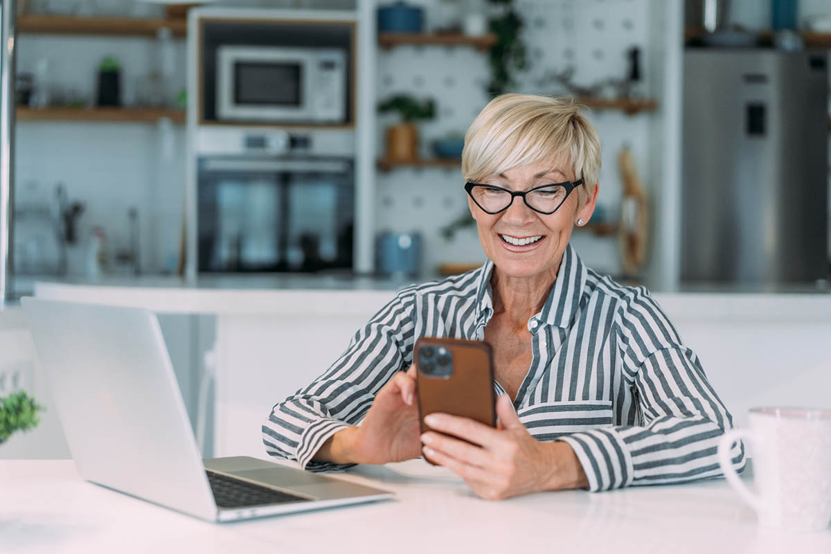 senior real estate agent works real estate as a side gig in retirement
