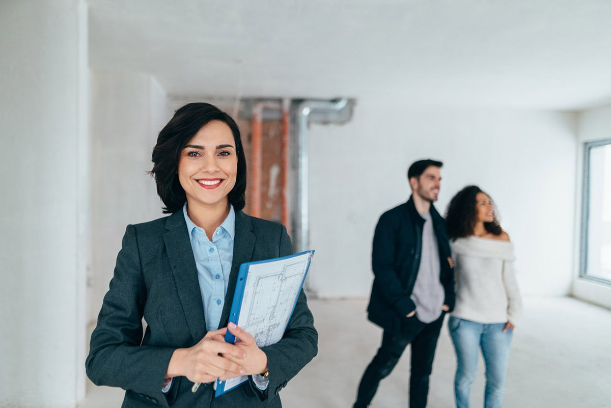 Female realtor recently gained real estate CE
