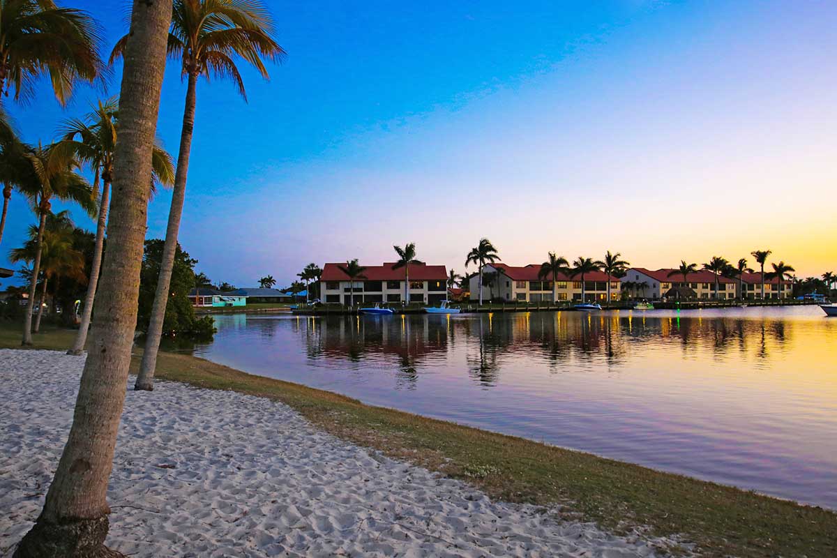 Florida beaches draw snowbirds during the winter